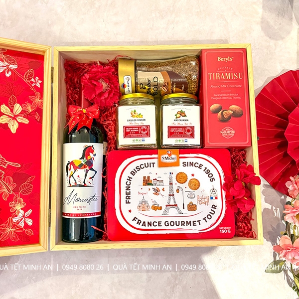 Hộp quà tết gỗ thông Xuân 2026 - HG1006