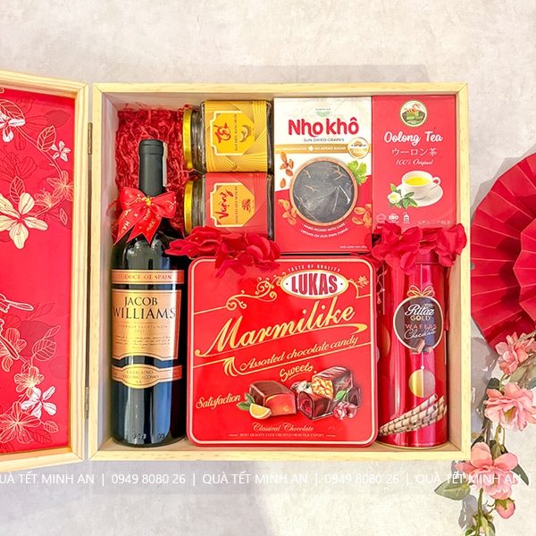 Hộp quà tết gỗ thông Xuân 2026 - HG704